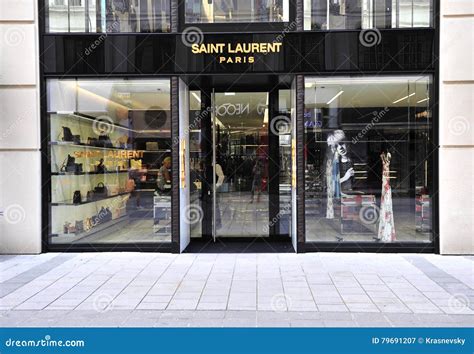 Öffnungszeiten von Yves Saint Laurent boutique in Wien, Innere 